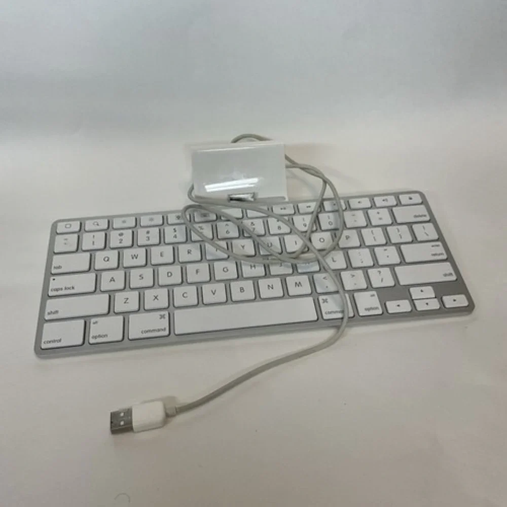 Apple OEM A1359 Keyboard‎ Dock for Apple 30-pin Connector iPad iPhone MC533LL/A